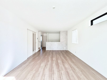 ���̑����ρ@�Ƒ��̏Ί炪���R�Ɛ��܂�Ă���A����ȕ��͋C�̃_�C�j���O�Ɏd�オ���Ă��܂��B