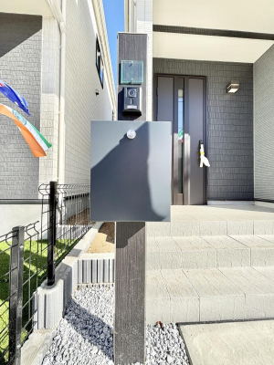 ���̑��@�\�D�E�C���^�[�z���E�|�X�g���ЂƂɏW��B�G���g�����X�ɂȂ��ރV���v���f�U�C���B