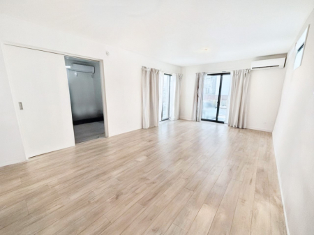 ���r���O�@�傫�ȑ����炽���Ղ�̗z���ƕ����������郊�r���O�@��CG���H��  