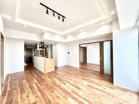 ���r���O�@�Ƒ��ꏏ�ɂ��H�����y���݂����Ȃ�L�X���r���O�_�C�j���O