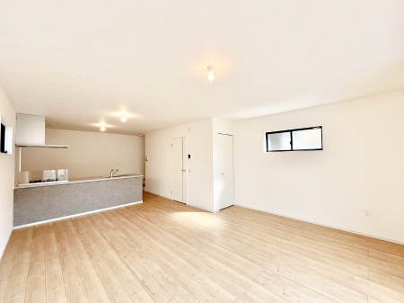 ���r���O�@���邢�z���������A�����̕��͋C�ɖ�������郊�r���O�E�_�C�j���O�B �@