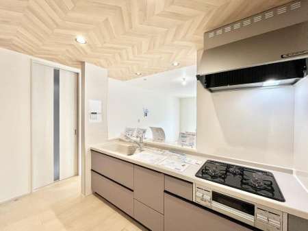 �L�b�`���@���������Ȃ���ł����Ƒ��Ƃ̉�b���y���߂�ΖʃL�b�`��