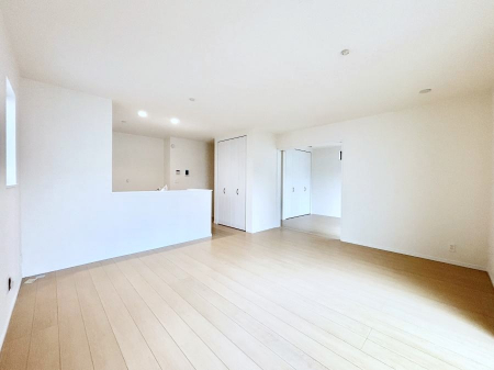 ���̑����ρ@�Ƒ��̏Ί炪���R�Ɛ��܂�Ă���A����ȕ��͋C�̃_�C�j���O�Ɏd�オ���Ă��܂��B