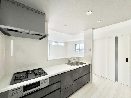 �L�b�`���@���������Ȃ���ł����Ƒ��Ƃ̉�b���y���߂�ΖʃL�b�`��