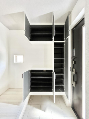 ���̑����ρ@�����Ղ���[�ł���V���[�Y�{�b�N�X�ŉƑ��S���̌C���A���ւ�������B  