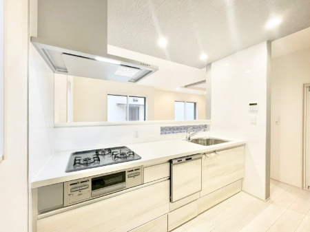 �L�b�`���@�J�E���^�[�z���ɂ��b�������Ȃ��疈���̂������������Ɗy����