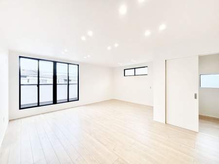 ���r���O�@���邢�z���������A�����̕��͋C�ɖ�������郊�r���O�_�C�j���O