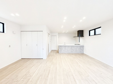 ���̑����ρ@�Ƒ��̏Ί炪���R�Ɛ��܂�Ă���A����ȕ��͋C�̃_�C�j���O�Ɏd�オ���Ă��܂��B