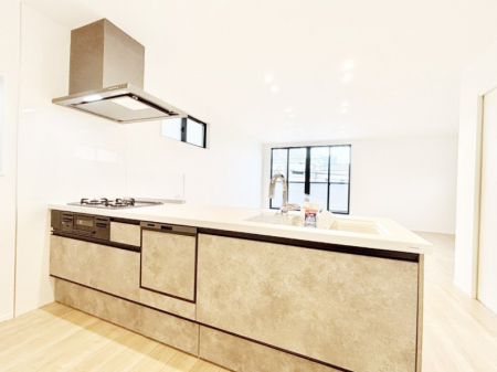 �L�b�`���@���Ƒ��̉�b�e�ޑΖʃL�b�`���B���������̃p�p�}�}�����Ƒ��Ɖ߂������Ԃ����������I