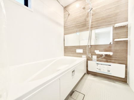 �����@���������̂���_�[�N�J���[����ɂ����o�X���[����1���̔������t���b�V���I