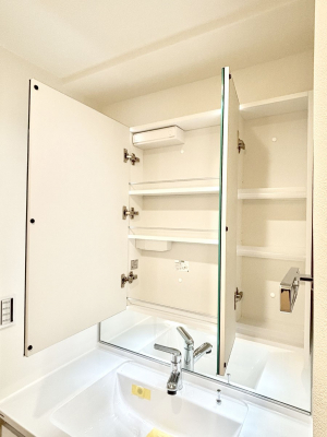 ���̑����ρ@�O�ʋ��̗��ɁA���ϕi��q���p�i�Ȃǂ����[�\�B���ʑ����������ƕۂ��܂��I