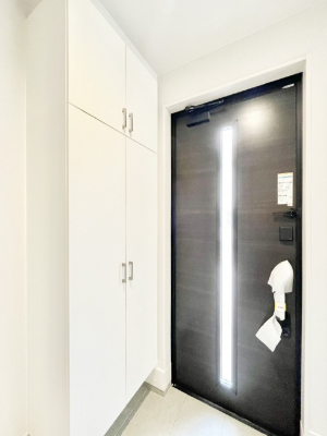 ���ց@�K���X�X���b�g�̓��������փh�A�������Ɍ���͂��Ă���܂�