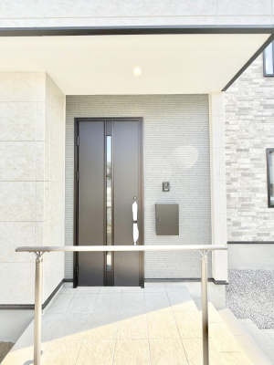 ���ց@��؂ȉƑ��A���q���o�}���錺�ցB