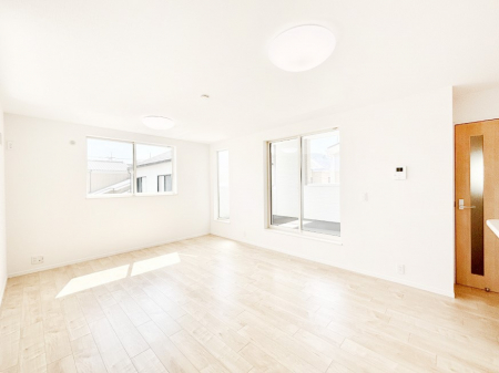 ���r���O�@���邢�z���������A�����̕��͋C�ɖ�������郊�r���O�_�C�j���O