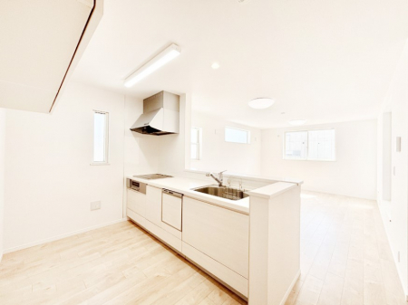 �L�b�`���@���Ƒ��̉�b�e�ޑΖʃL�b�`���B���������̃p�p�}�}�����Ƒ��Ɖ߂������Ԃ����������I