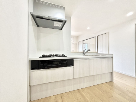 �L�b�`���@���������Ȃ���ł����Ƒ��Ƃ̉�b���y���߂�ΖʃL�b�`��