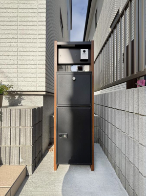 ���̑��@�\�D�E�C���^�[�z���E�|�X�g���ЂƂɏW��B�G���g�����X�ɂȂ��ރV���v���f�U�C���B