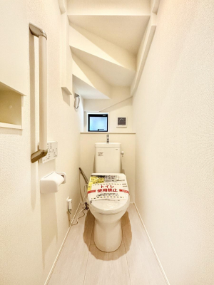 �g�C���@�g�C����1�K��2�K���ꂼ��ɔz�u����Ă��ĂƂĂ��֗��ł��B 