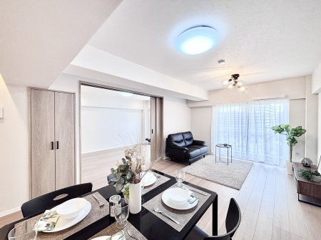 ���r���O�@���R������荞�܂�A�Ƒ��c���̏ꏊ�𖾂邭���o