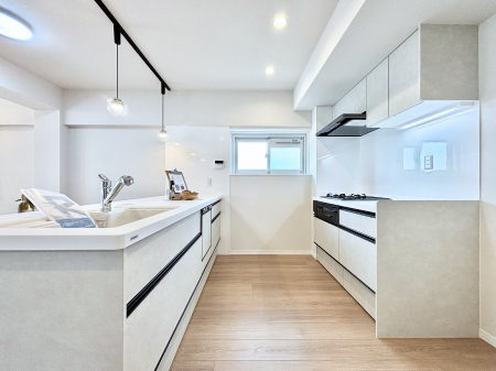 �L�b�`���@���������Ȃ���ł����Ƒ��Ƃ̉�b���y���߂�ΖʃL�b�`��