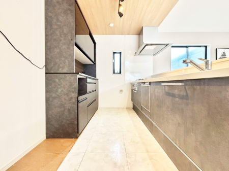 �L�b�`���@�L�b�`���ɂ̓J�b�v�{�[�h������֗��I�����ނ��X�b�L�����܂��܂�