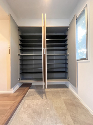 ���̑����ρ@�����Ղ���[�ł���V���[�Y�{�b�N�X�ŉƑ��S���̌C���A���ւ�������B  