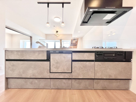 �L�b�`���@���������Ȃ���ł����Ƒ��Ƃ̉�b���y���߂�ΖʃL�b�`��