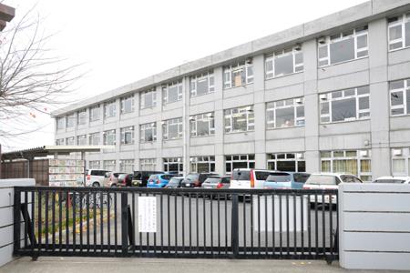 ���ӊ��@���w�Z 790m �O���s�����䒆�w�Z