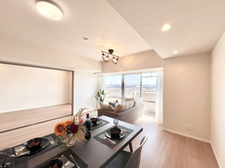 ���r���O�@�傫�ȑ����炽���Ղ�̗z���ƕ����������郊�r���O