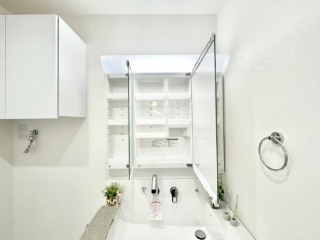 ���̑����ρ@�O�ʋ��̗��ɁA���ϕi��q���p�i�Ȃǂ����[�\�B���ʑ����������ƕۂ��܂��I