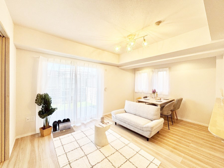 ���r���O�@�傫�ȑ����炽���Ղ�̗z���ƕ����������郊�r���O