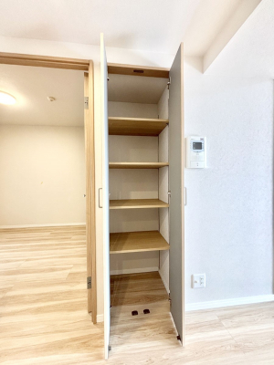 ���̑����ρ@���r���O���[�B�����Ɏ��[������ƕ����W�܂�LDK���X�b�L���Еt�������ł��ˁB  