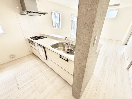 �L�b�`���@���������Ȃ���ł����Ƒ��Ƃ̉�b���y���߂�ΖʃL�b�`��