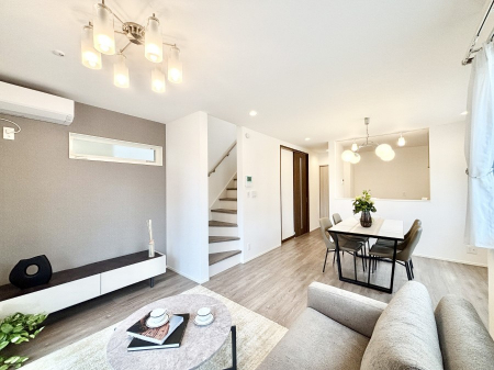 ���r���O�@�����u�������܁v�u��������v�Ƒ��Ƃ̃R�~���j�P�[�V�������[�܂郊�r���O�C���K�i�B 