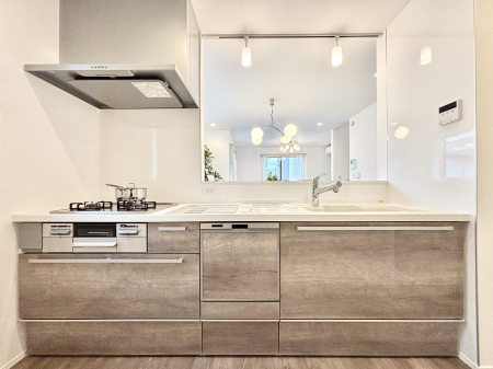 �L�b�`���@���r���O�����n����l�C�̃J�E���^�[�L�b�`���B �Ƒ��������Ȃ���Ǝ������邱�Ƃ��ł��܂��B