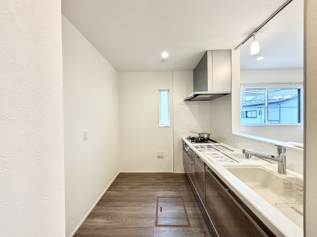 �L�b�`���@�u�₩�ȕ����ʂ蔲����L�b�`���B��������̂Ŗ��邭���C�ɂ��𗧂��܂��B