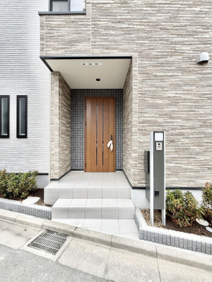 ���ց@��؂ȉƑ��A���q���o�}���錺�ցB���֑O�͉����t���ŉJ���~���Ă��Ă��G��ɂ����ł��B 