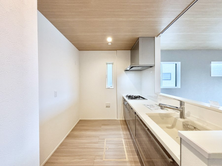 �L�b�`���@�u�₩�ȕ����ʂ蔲����L�b�`���B��������̂Ŗ��邭���C�ɂ��𗧂��܂��B