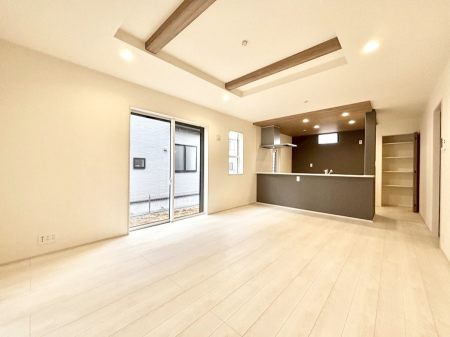 ���r���O�@�傫�ȑ����炽���Ղ�̗z���ƕ����������郊�r���O