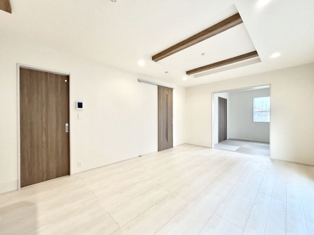 ���̑����ρ@�Ƒ��̏Ί炪���R�Ɛ��܂�Ă���A����ȕ��͋C�̃_�C�j���O�Ɏd�オ���Ă��܂��B