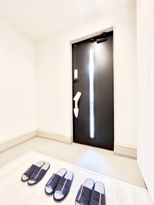 ���ց@�K���X�X���b�g�̓��������փh�A�������Ɍ���͂��Ă���܂�