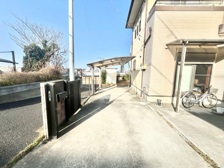 �@�J�������؂Ȉ��Ԃ����J�[�|�[�g�t���̒��ԏ�I