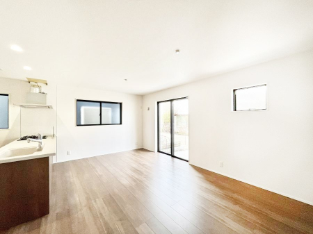 ���̑����ρ@�Ƒ��̏Ί炪���R�Ɛ��܂�Ă���A����ȕ��͋C�̃_�C�j���O�Ɏd�オ���Ă��܂� 