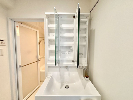 ���̑����ρ@�O�ʋ��̗��ɁA���ϕi��q���p�i�Ȃǂ����[�\�B���ʑ����������ƕۂ��܂��I