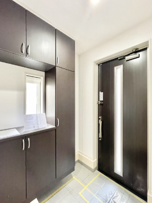 ���ց@�K���X�X���b�g�̓��������փh�A�������Ɍ���͂��Ă���܂�