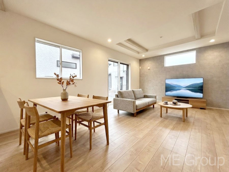 ���r���O�@���R������荞�܂�A�Ƒ��c���̏ꏊ�𖾂邭���o�@���Ƌ��CG�ł�