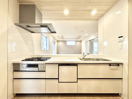 �L�b�`���@���������Ȃ���ł����Ƒ��Ƃ̉�b���y���߂�ΖʃL�b�`��