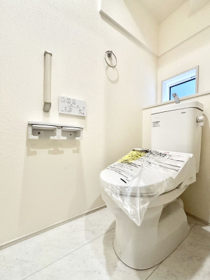 �g�C���@�g�C����1�K��2�K���ꂼ��ɔz�u����Ă��ĂƂĂ��֗��ł��B 