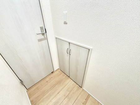 ���̑����ρ@���p�i�̃X�g�b�N�␅�Ȃǂ̔��~�Ɏg����K�i�����[�B