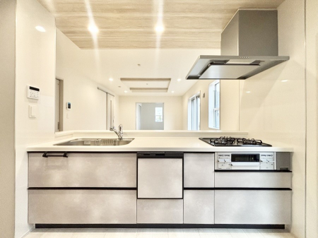 �L�b�`���@���������Ȃ���ł����Ƒ��Ƃ̉�b���y���߂�ΖʃL�b�`��